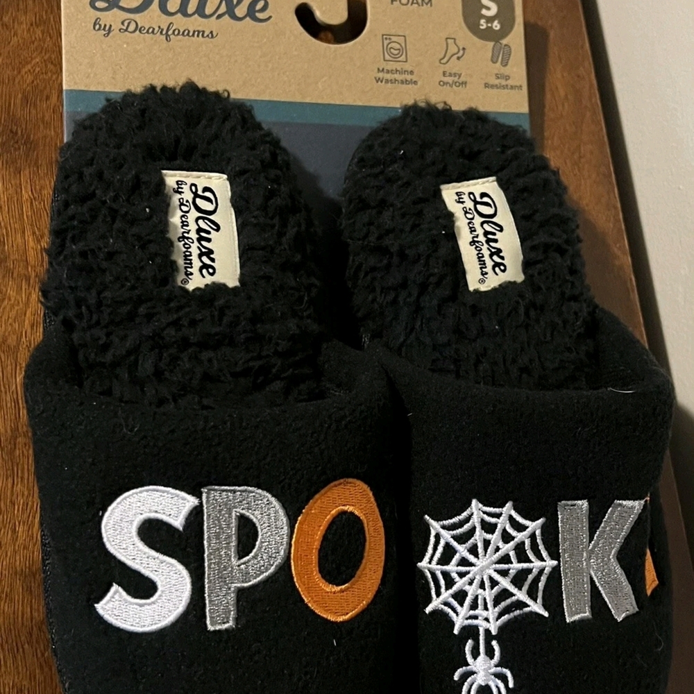 Dearfoams Halloween Black and Orange Slippers Spider Web Spooky Sz 5-6 Memory